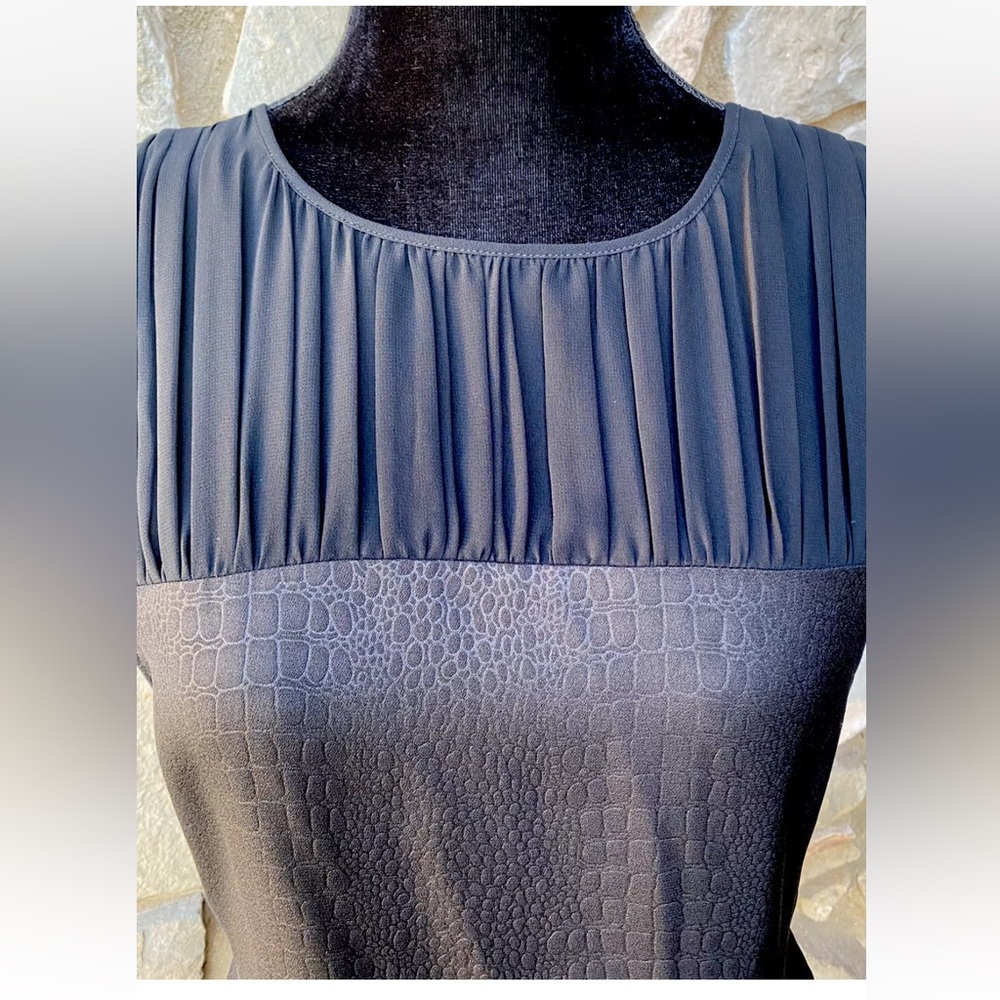 CABI Top‎ 8 Black Chiffon Snakeskin Print Fabric Sleeveless NWT